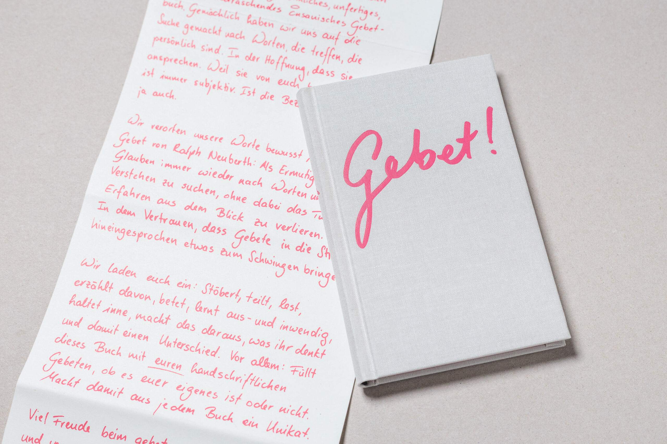 Dust jacket and book cover of “Gebet!”, a prayer book for the scholars of the German Episcopal foundation Cusanuswerk. Set in Freight Text, with Pantone spot color, embossing, linen binding and handwritten content.