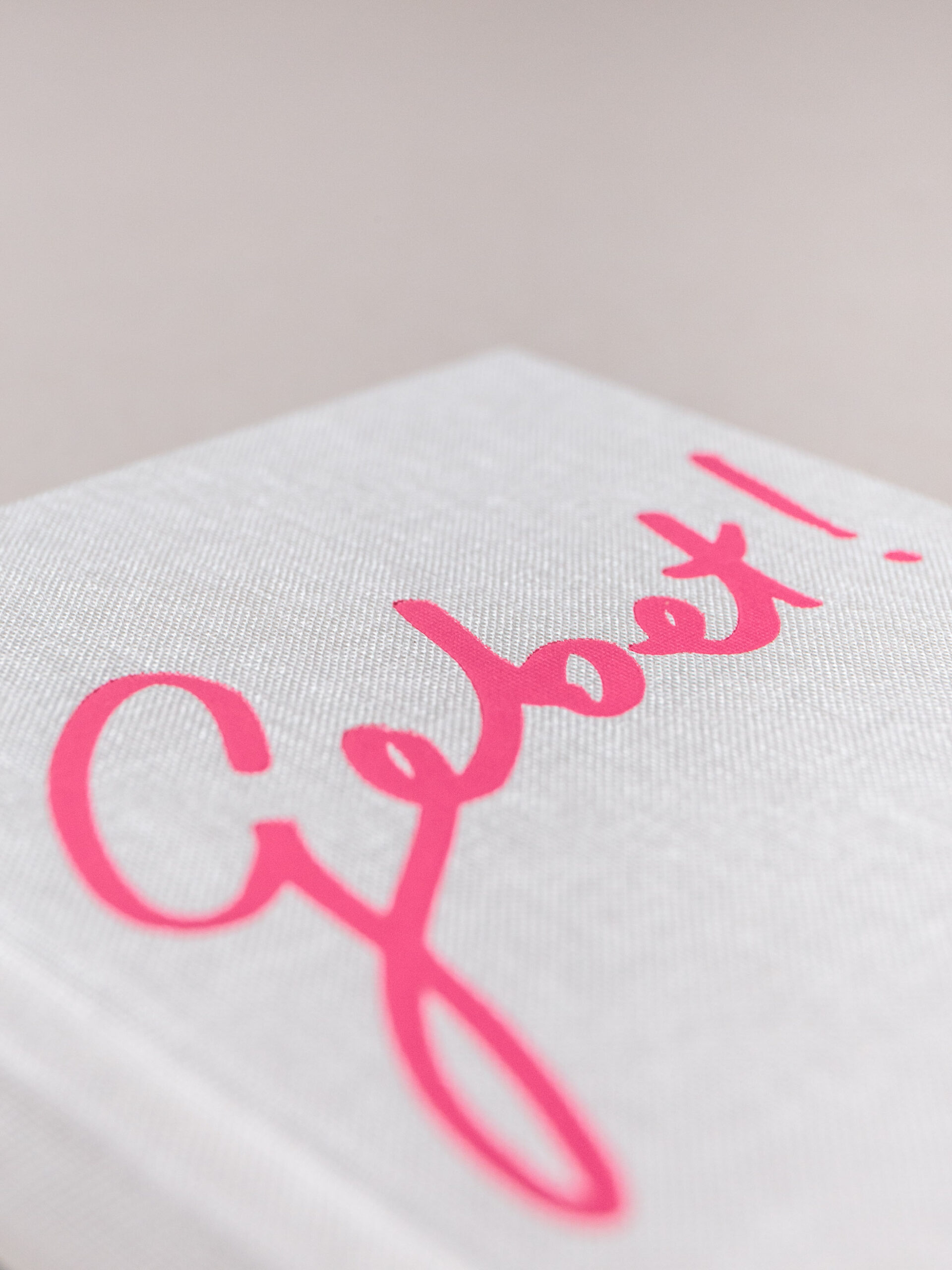 Book cover – Spine embossing and a warm grey linen binding on the German prayer book “Gebet!”. Designed by Johannes Pistorius.